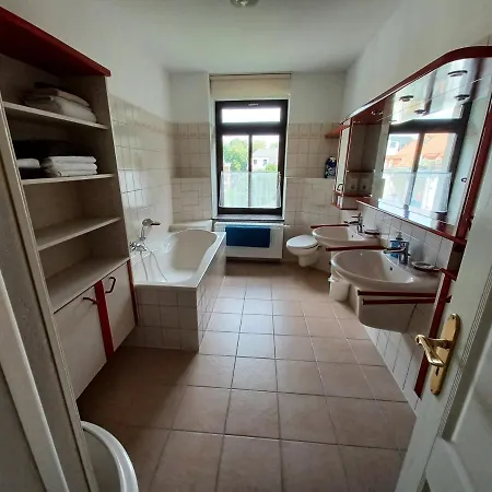 Riesen Stadtwohnung 5xschlafzimmer 2xbad Und Balkon * Zwickau