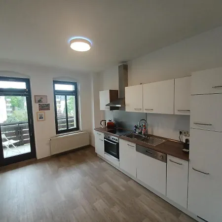 Grosse Stadtwohnung Mit Balkon צוויקאו