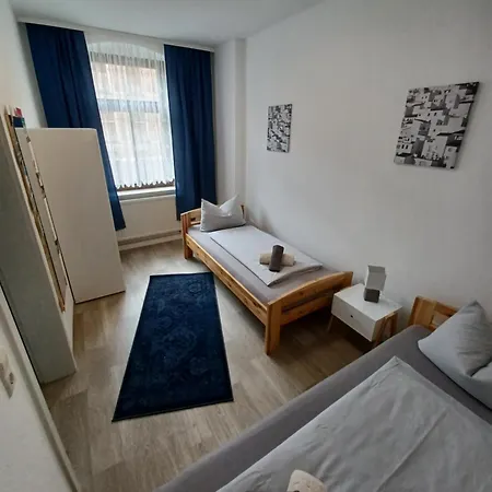 Grosse Stadtwohnung Mit Balkon דירה *