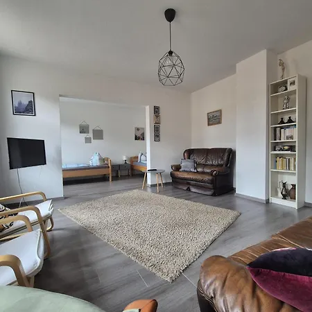 Riesen Stadtwohnung 5xschlafzimmer 2xbad Und Balkon Appartamento
