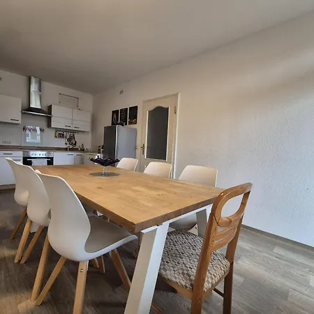 Appartement Grosse Stadtwohnung Mit Balkon