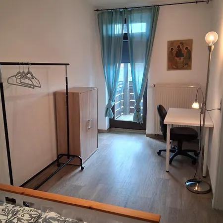 Riesen Stadtwohnung 5xschlafzimmer 2xbad Und Balkon Appartamento