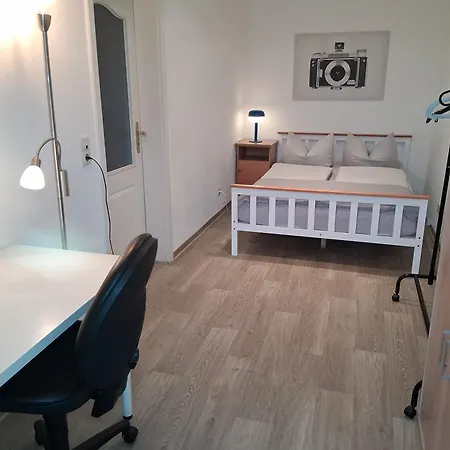 Riesen Stadtwohnung 5xschlafzimmer 2xbad Und Balkon *